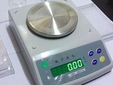 為什么電子天平在使用前要校準